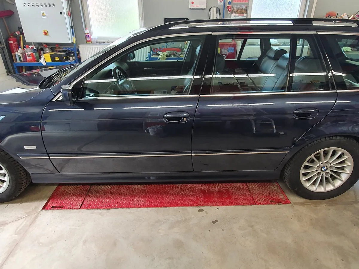 Celotno prebarvanje BMW – prag in bok – potem