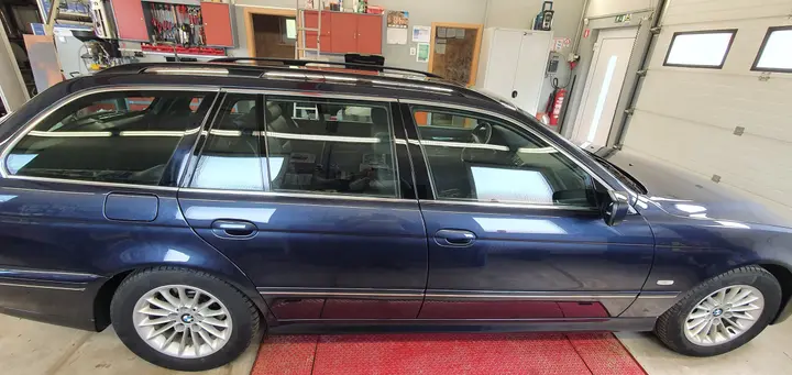 BMW po celotnem prebarvanju