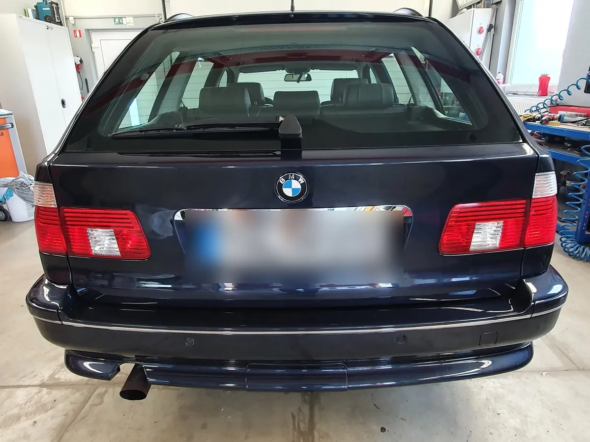 Celotno prebarvanje BMW – zadnji del – potem